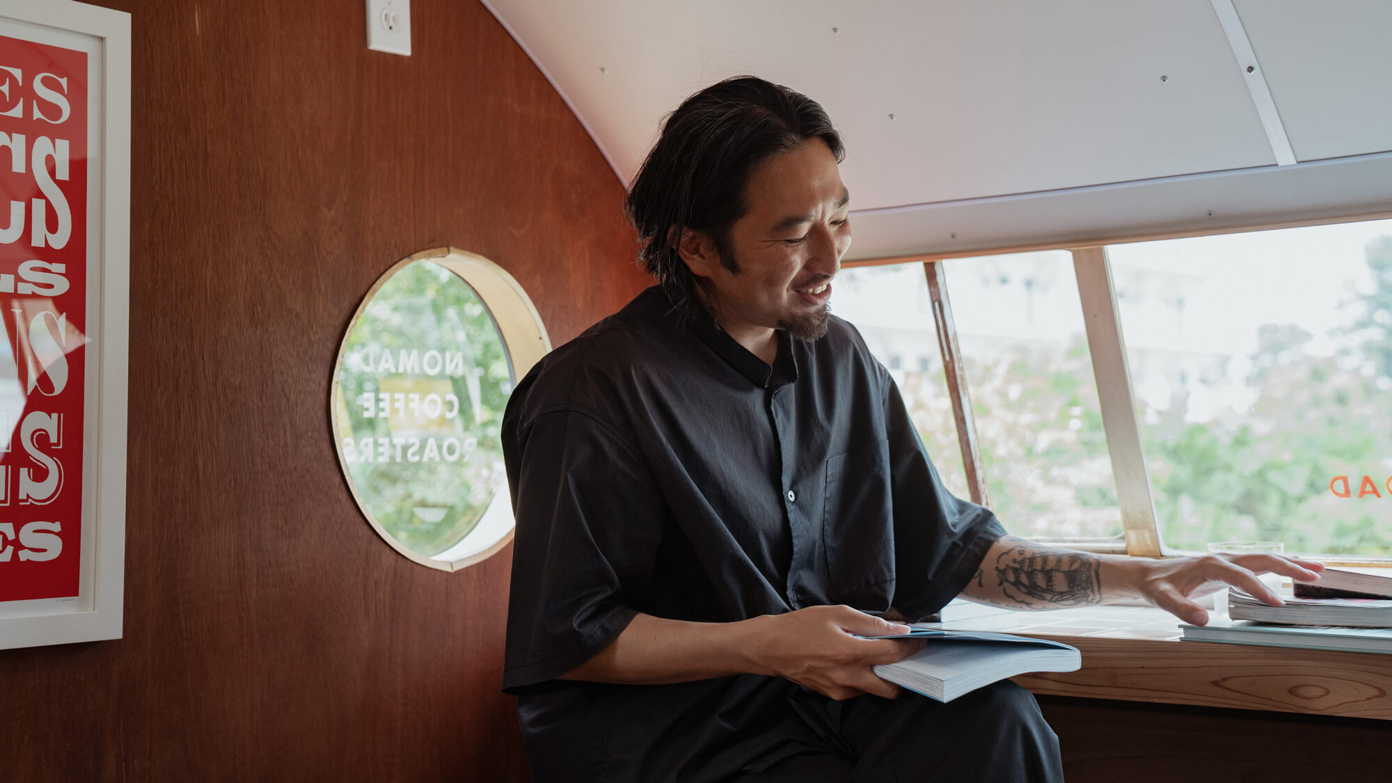 ゆっくりと走るヴァナゴンが人生に気づきをもたらしてくれた。『YOUR LIFE ON THE ROAD』の制作秘話